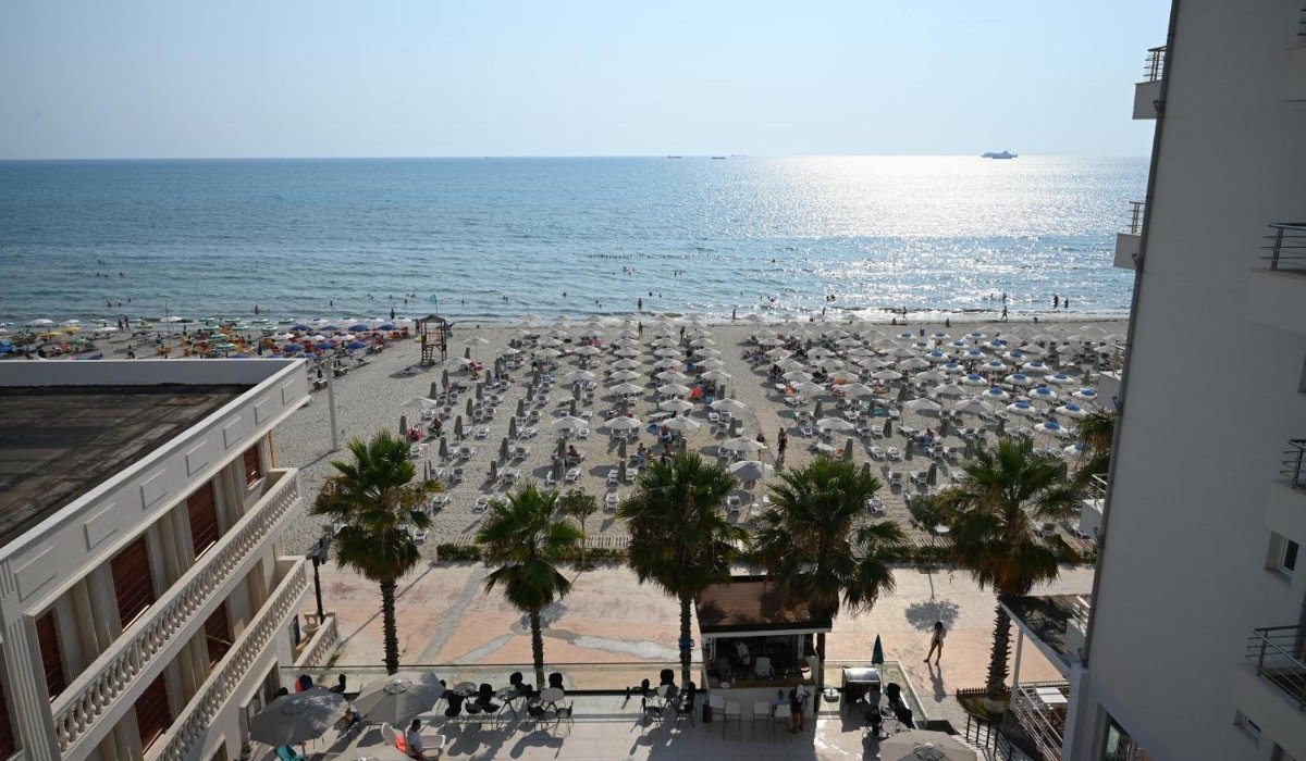 Adria Palace 16