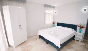 Deniz Manzaralı Üç Kişilik Oda