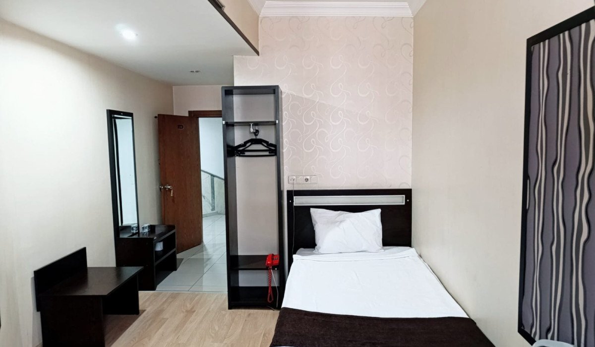 Nas Otel Room 12