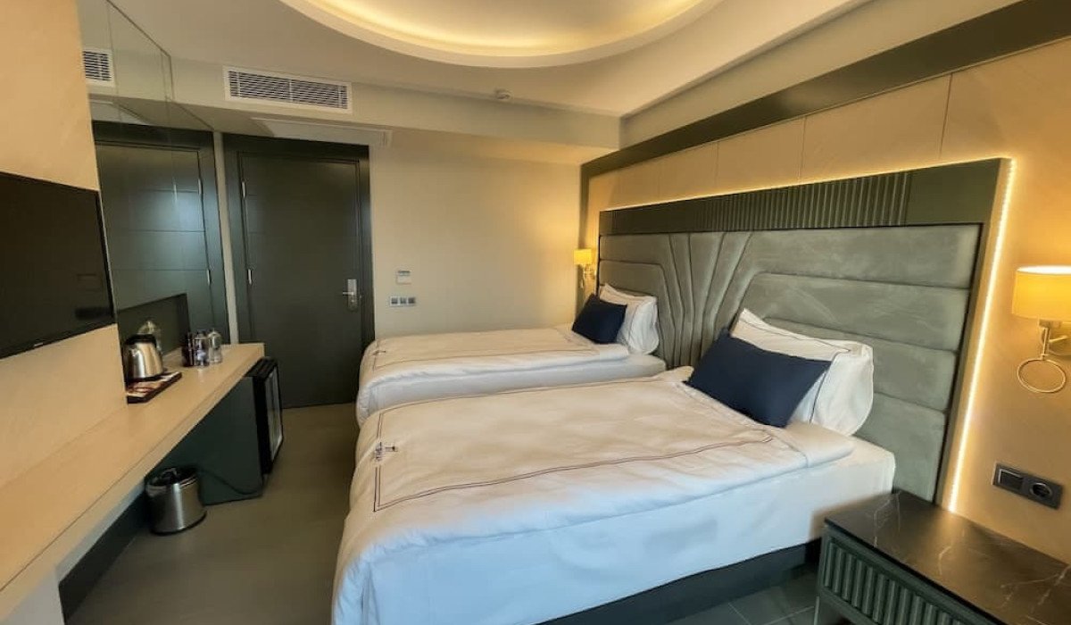 Deluxe Land View Twin Bed Room
