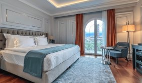 Deluxe King with City View
